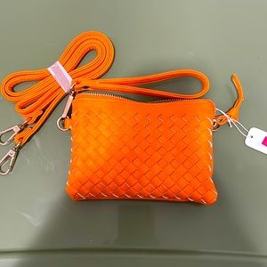 Wristlet purse, includes a strap to make it a side bag also, has many pockets
